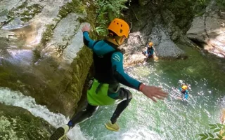 Préparez votre aventure de canyoning dans le Vercors : équipements et sécurité